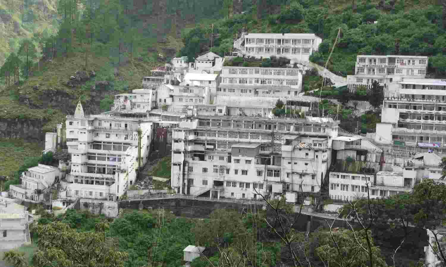 वैष्णो देवी श्रद्धालुओं को सौगात, बाणगंगा से अर्द्धकुंवारी तक खुला नया रास्ता