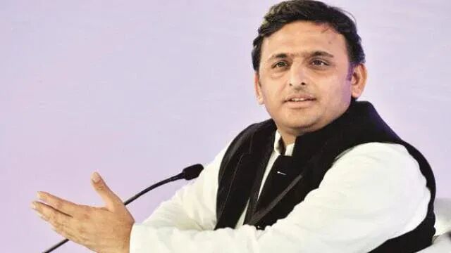 चुनाव आते ही सीबीआइ भी आने लगी: मायावती के बचाव में अखिलेश