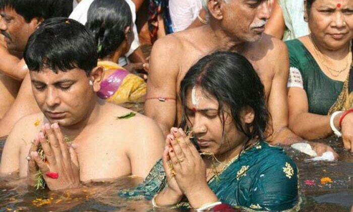 हर रोज नहाते समय करें सिर्फ यह एक काम, बुरी नजर और दुर्भाग्य रहेगा आपसे कोसों दूर