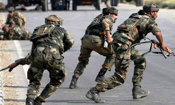 त्राल में आतंकी हमला, CRPF कैंप पर फेंका गया ग्रेनेड