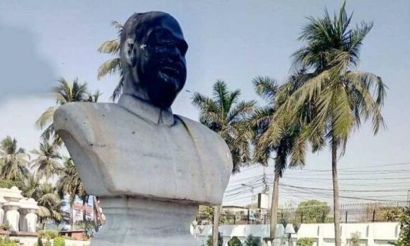 लेनिन, पेरियार के बाद अब कोलकाता में तोड़ी गई श्यामा प्रसाद मुखर्जी की मूर्ति