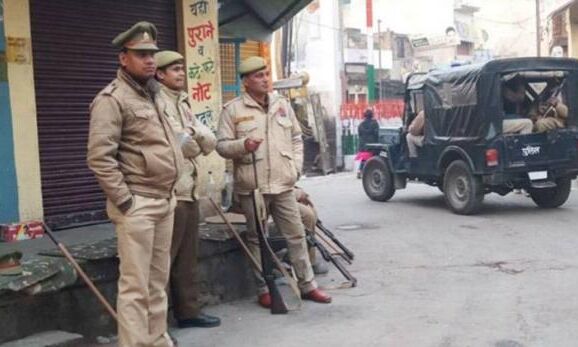 SP बोले- भड़काऊ नारेबाजी से सुलगा कासगंज, राजनीतिक साजिश की आशंका
