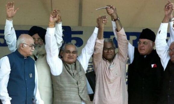 गठबंधन राजनीति के महायोद्धा अटल, ऐसे साधी 24 दलों की सरकार