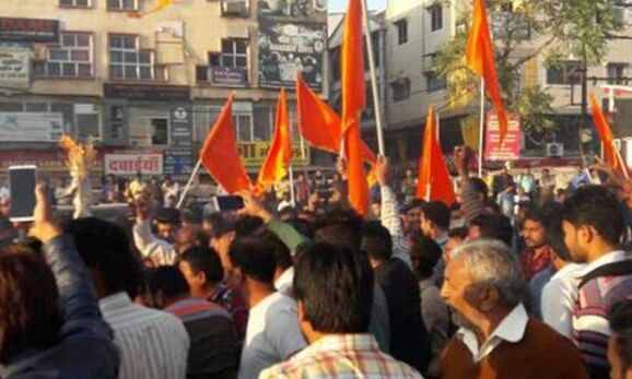 पद्मावत: SC में 4 राज्यों, करणी सेना के खिलाफ अवमानना की अर्जी, सोमवार को सुनवाई