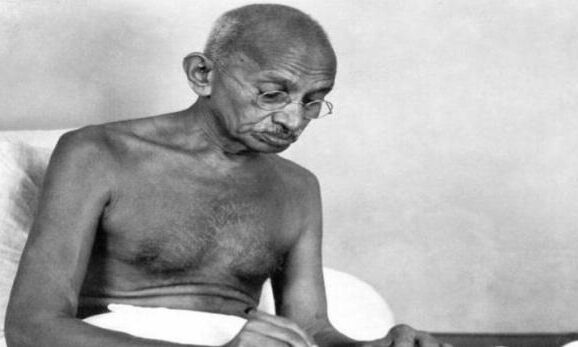 महात्मा गांधी हत्याकांड की नहीं होगी दोबारा जांच, 4 बुलेट थ्योरी का कोई सबूत नहीं