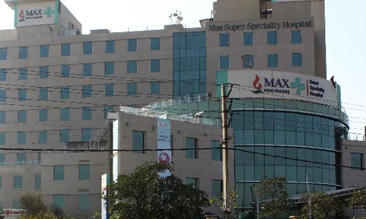 मैक्स अस्पताल का लाइसेंस रद्द करने वाले फैसले पर लगा स्टे, आज से होगा कामकाज