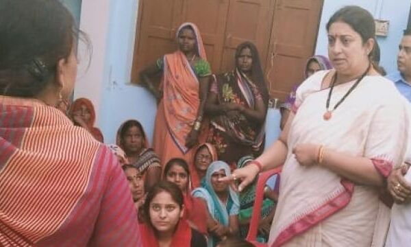 हत्यारा अगर पाताल में भी होगा तो ढूंढ निकालेंगे: स्मृति ईरानी