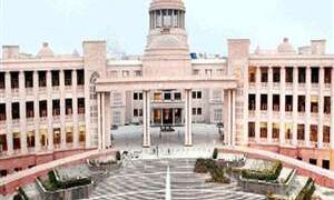 इलाहाबाद हाईकोर्ट ने लगाई सहायक शिक्षक भर्ती परीक्षा की सीबीआई जांच पर रोक