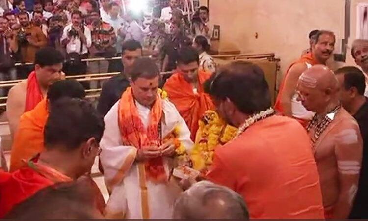 धोती पहनकर महाकाल के दर्शन को पहुंचे राहुल गांधी, संबित पात्रा बोले- अपना गोत्र बताइए