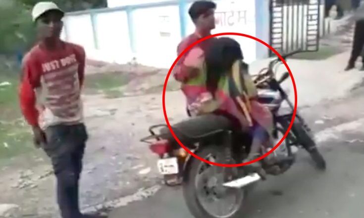 मध्यप्रदेश: मां के शव को बाइक पर बांधकर बेटा पहुंचा पोस्टमॉर्टम हाउस