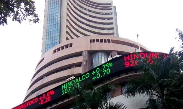 मजबूत रुपये और सस्ते तेल से बाजार में गिरावट पर ब्रेक, सेंसेक्स 34,000 के ऊपर हुआ बंद - उछले एविएशन स्टॉक्स