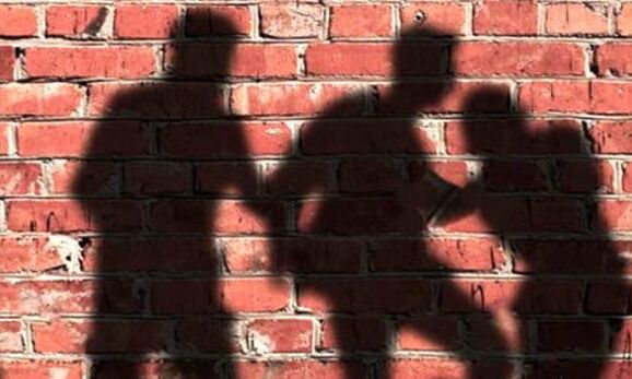 वाराणसी में नशे में धुत सिपाही ने दुकानदार पर डाला खौलता तेल