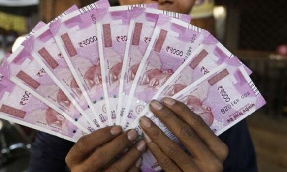 मध्य प्रदेश: बेटे ने पिता के 46 लाख रुपये चुराकर सहपाठियों में बांट दिए