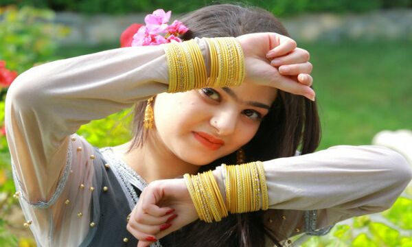 इस लड़की की खूबसूरती देखकर प्रिया वारियर को भूल जाएंगे, नहीं यकीन तो खुद देख लिजिए वीडियो