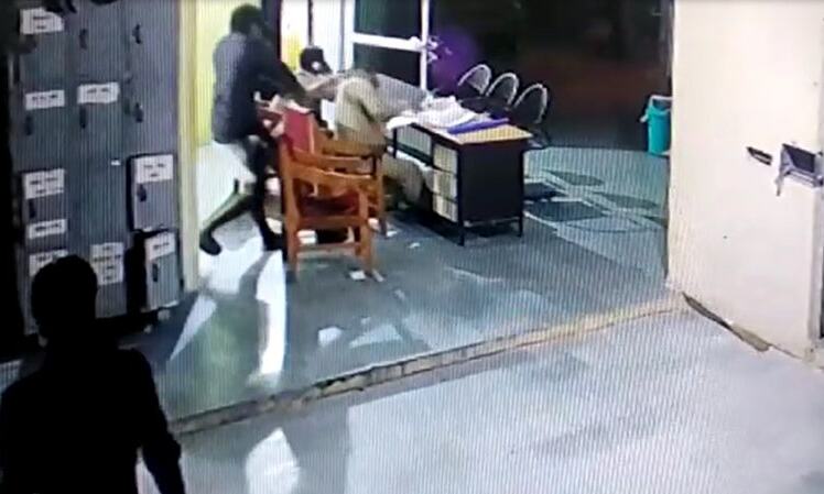भिंडः आरोपियों ने पुलिस थाने में ही कर दिया पुलिसकर्मियों पर हमला