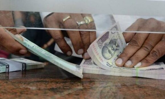 खाते में नहीं था मिनिमम बैलेंस, SBI ने ग्राहकों से वसूल लिए 1771 करोड़