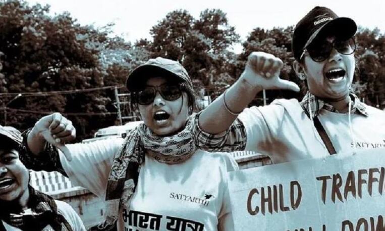 अभी-अभी: अंतरराष्ट्रीय मानव तस्कर रैकेट का हुआ भंडाफोड़, 25 लड़कों को भेजा पेरिस