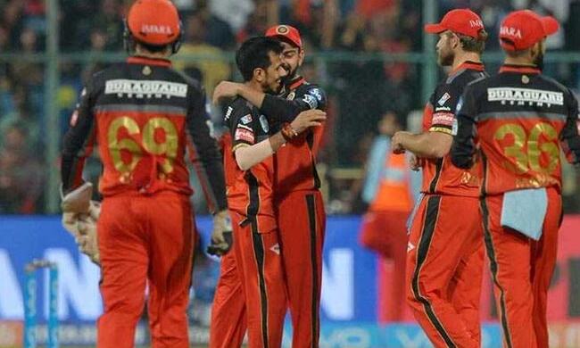 IPL 2018 : बेंगलुरु ने हैदराबाद को हरा कर प्लेऑफ के गणित को रोमांचक बनाया