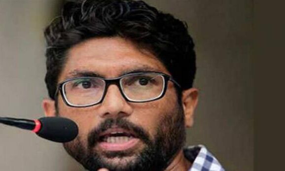 गुजरात में सीनियर अफसरों का Whatsapp चैट वायरल, जिग्नेश को एनकाउंटर का डर