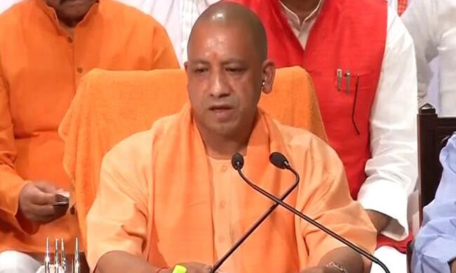 राम मंदिर के लिए योगी से मिलने पहुंचे महंत सुरेश दास, बोले- सरकार नहीं मानी तो 2019 पर हम सोचेंगे