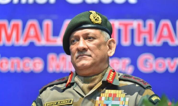 आर्मी चीफ बिपिन रावत के बयान पर सियासी घमासान जारी, सेना ने दी सफाई