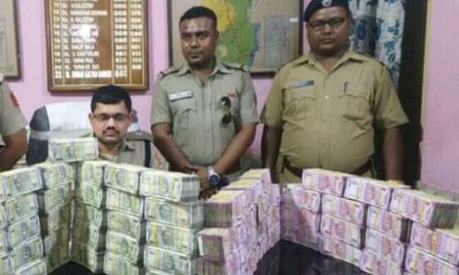 कभी साइकिल पर बेचता था गुटखा, चार करोड़ रुपये के साथ गिरफ्तार, एेसे बनाई अकूत संपत्ति