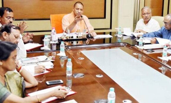 उपचुनाव में हार का असर, योगी ने रद्द किए सभी कार्यक्रम, अफसरों संग करेंगे बैठक