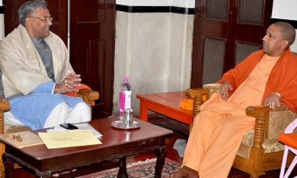 उत्तराखंड: ऋषिकेश पहुंचे यूपी के सीएम योगी आदित्यनाथ, गुरु गोरखनाथ की मूर्ति का किया अनावरण