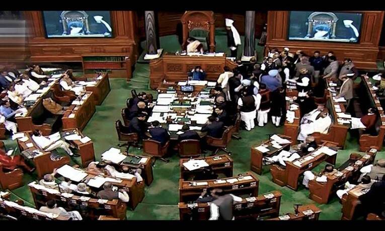 आज फिर संसद में हंगामे के आसार, कांग्रेस PM मोदी की माफी पर अड़ी