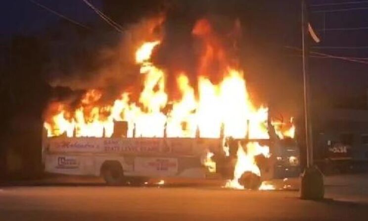 बड़ा हादसा: लखनऊ में चलती बस में अचानक लगी आग, खिड़की से कूदे यात्री, 25 घायल