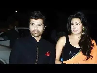 सालगिरह: हिमेश रेशमिया की शादी को हुए एक साल, पत्नी संग यहाँ मना रहे हैं...