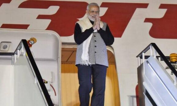 मोदी का नमस्ते लंदन: ब्रिटेन पहुंचे PM, आज करेंगे भारत की बात, सबके साथ