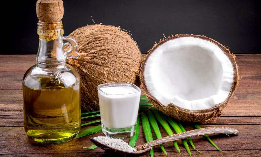 शुगर कम करने से लेकर मोटापा घटाने तक बड़े काम का है नारियल पानी
