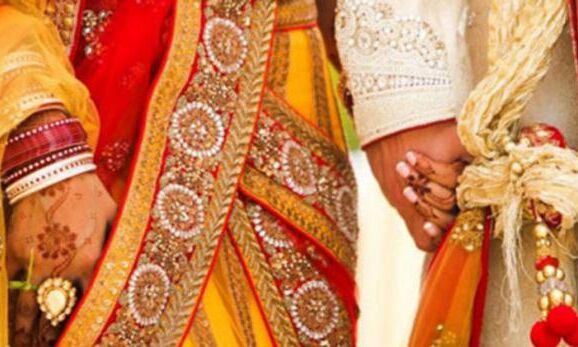 ग्रेटर नोएडा: ज्वैलरी-पैसों के लिए कई जोड़ों ने दोबारा रचाई सरकारी शादी!