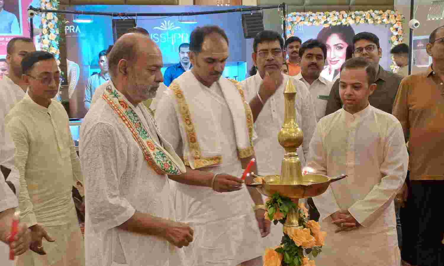 ऐश्प्रा जेम्स एंड ज्वेल्स का शोरूम वाराणसी में शीघ्र खोलने के वचन के साथ इनाया ज्वेलरी एग्जीबिशन का समापन