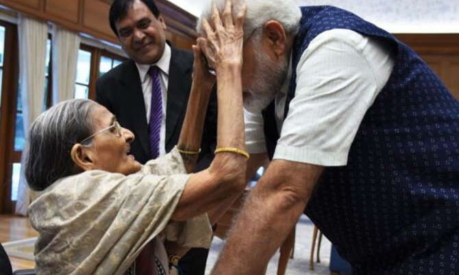 पीएम नरेंद्र मोदी के लिए बुरी खबर, इस करीबी की मौत से सदमे में है पूरा देश