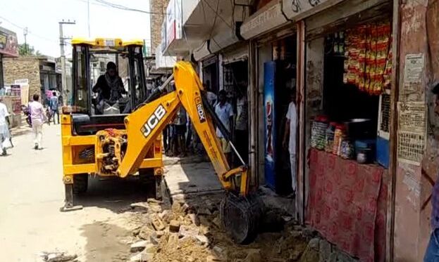 प्रेमनगर बाजार में फिर होने लगा अतिक्रमण, फुटपाथ पर सजने लगी दुकानें