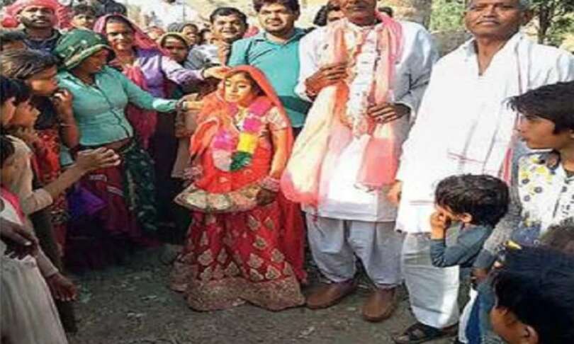 83 का दूल्हा 30 की दुल्हन, पहली पत्नी और दो बेटियां जमकर नाची, 12 गांवों को दावत