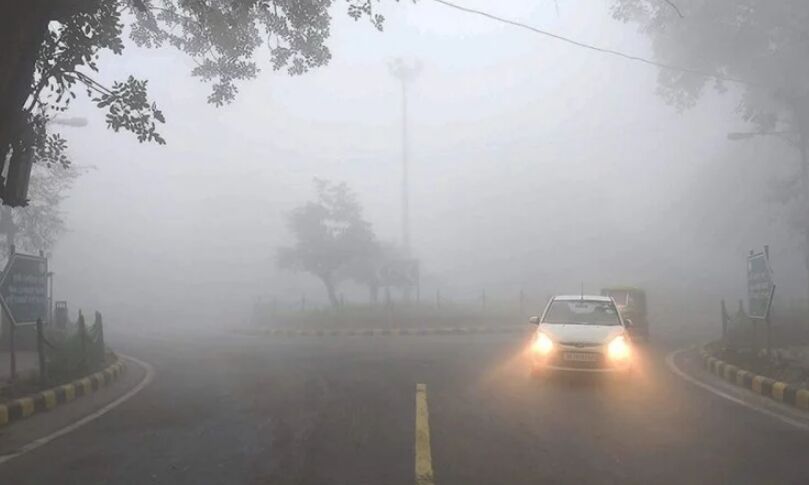 दिल्ली-NCR समेत उत्तर भारत में फिर छाया कोहरा, रेल-हवाई और सड़क यातायात प्रभावित