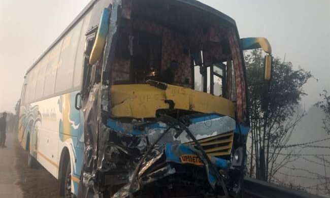 आधा दर्जन वाहनों की टक्कर में एक की मौत तथा एक दर्जन घायल