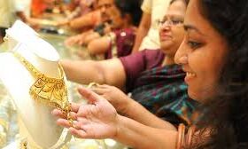 इन 5 तरीकों से करें खरे सोने की पहचान, ज्वेलर्स के झांसे में आने से बचें