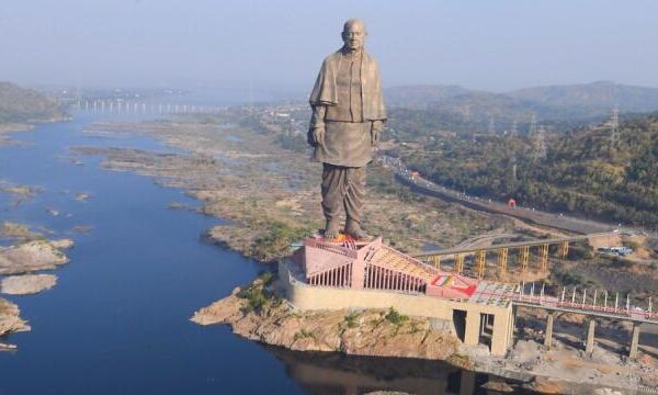 पीएम मोदी ने दुनिया की सबसे ऊंची प्रतिमा स्टैच्यू ऑफ यूनिटी का किया अनावरण