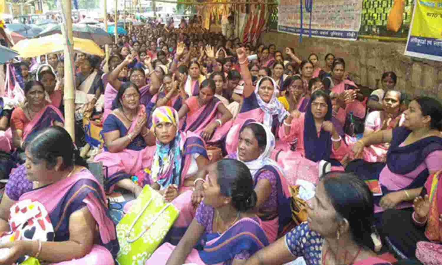 छत्तीसगढ़: 10 हजार स्वास्थ्यकर्मी 25 दिन से हड़ताल पर, अस्पतालों का काम पूरी तरह ठप