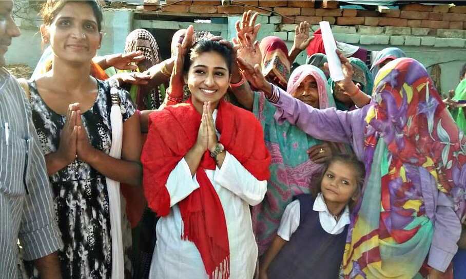 ये रिश्ता क्या... की एक्ट्रेस गांव-गांव जाकर मांग रही हैं वोट,