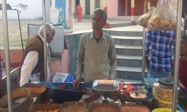 खुद नहीं पढ़-लिख सके, ठेले पर चना-भूंजा बेच बेटे को बनाया आइआइटीयन