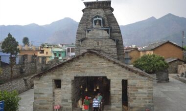 इस मंदिर के तहखाने में कैद हैं बूट चोलाधारी सूर्य भगवान की मूर्ति