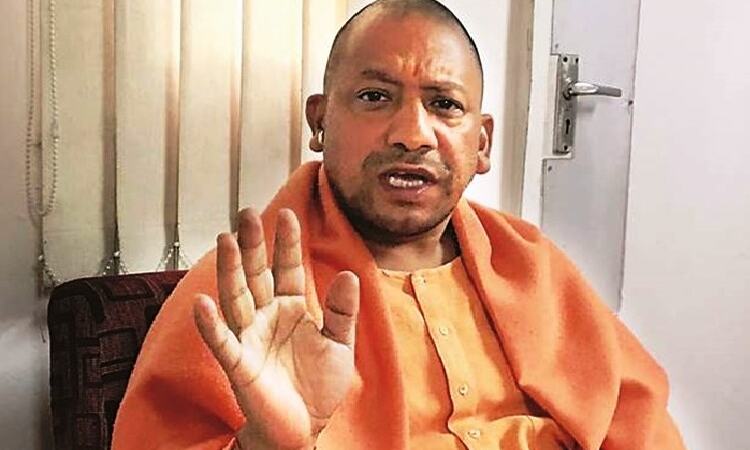 सीएम योगी का कांग्रेस पर बड़ा आरोप, एक बच्ची को सौंपा आतंकियों के हाथ