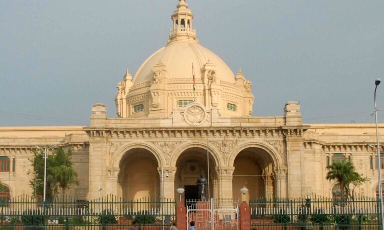 हंगामे की भेंट चढ़ा दूसरा दिन, सीएम बोले-बहस नहीं सिर्फ हंगामा चाहती है सपा