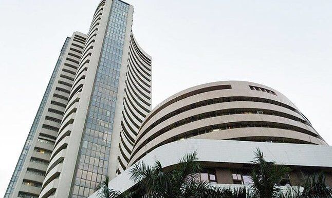 सेंसेक्स 225 अंक गिरकर 37644 पर, निफ्टी 11355 पर हुआ बंद
