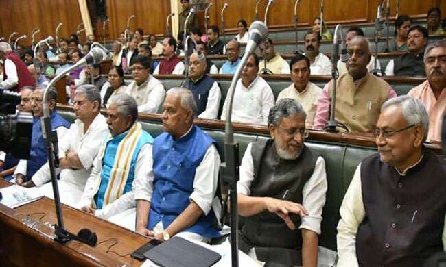 CAG REPORT: बिहार में विधायकों-अधिकारियों को बांट दिए दो करोड़ के उपहार